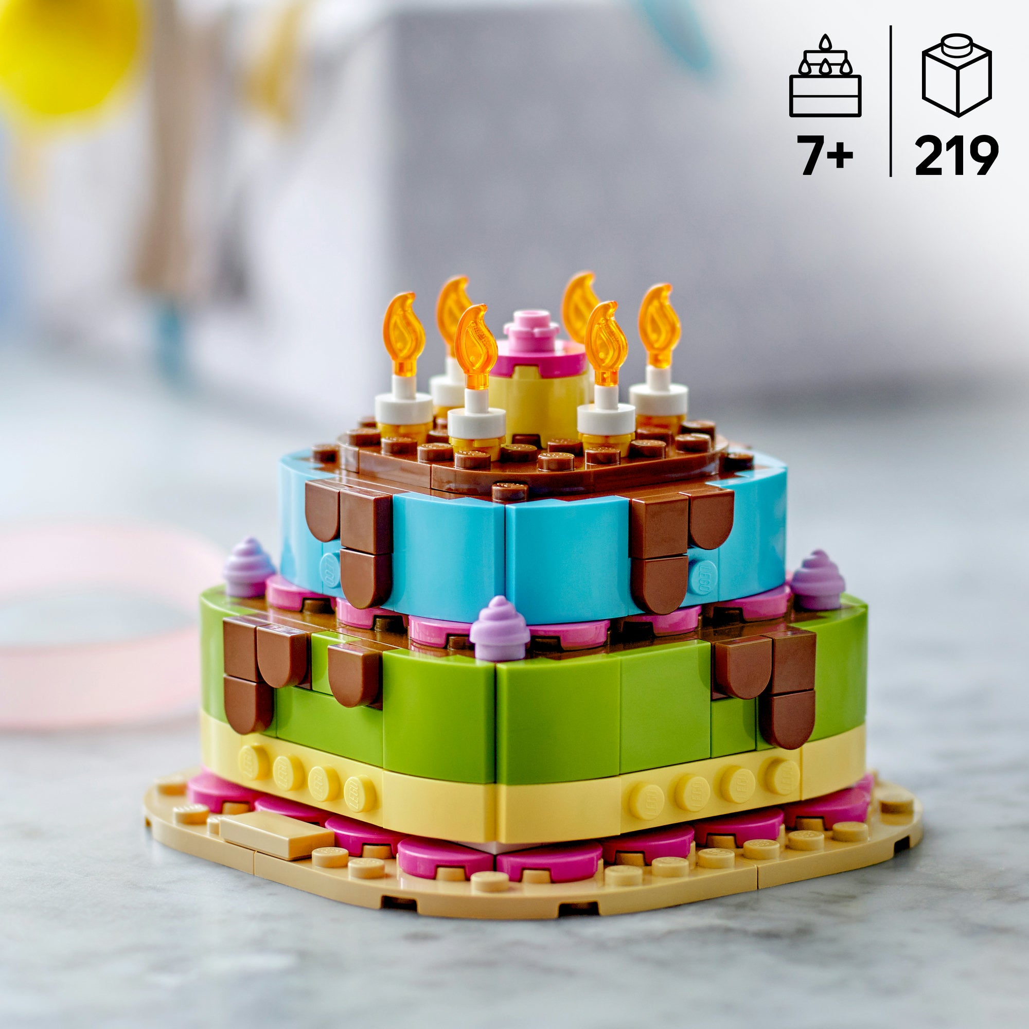 LEGO® Bursdagskake med dekorasjoner. Gøyalt gavesett. Bordpynt 40815