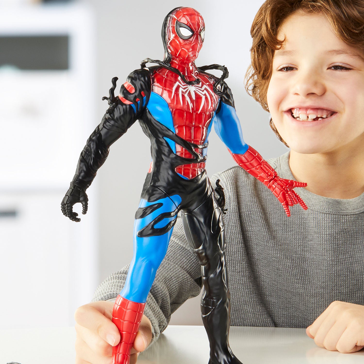 Spider-Man 11 Inch VenomVersus Spider-Man Liquid Shifter