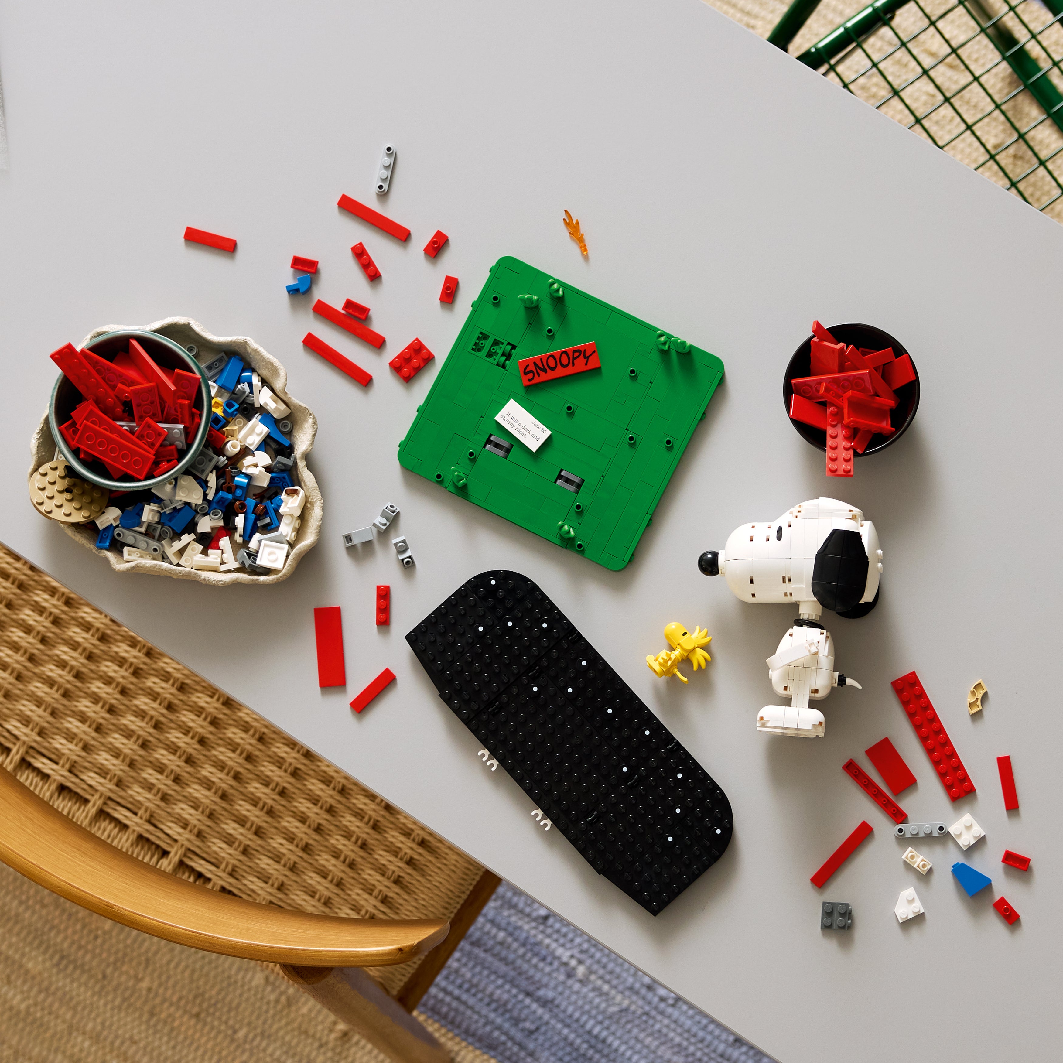 LEGO® Ideas Knøttene: Snoopys hundehus 21368