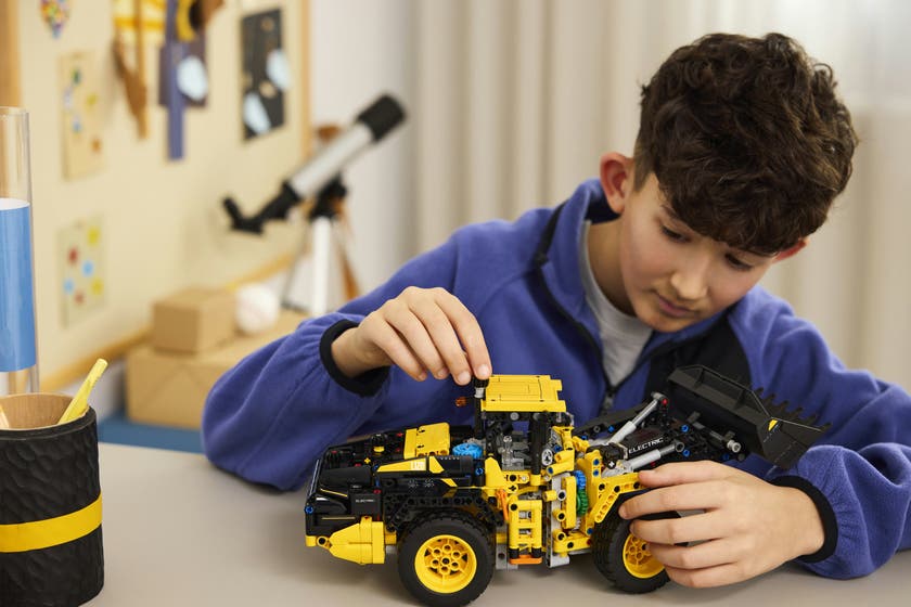 LEGO Technic 42209, Volvo L120 elektrisk hjullaster