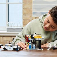 LEGO Super Heroes Marvel 76311, Spider-Verse: Miles Morales mot Spot