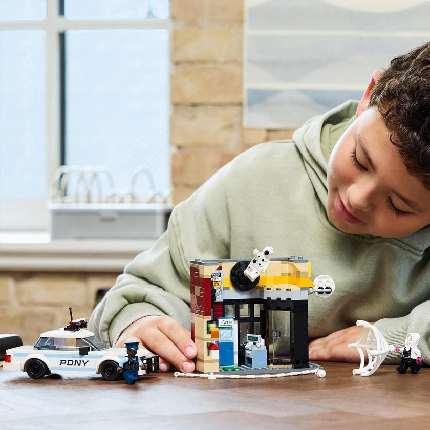 LEGO Super Heroes Marvel 76311, Spider-Verse: Miles Morales mot Spot