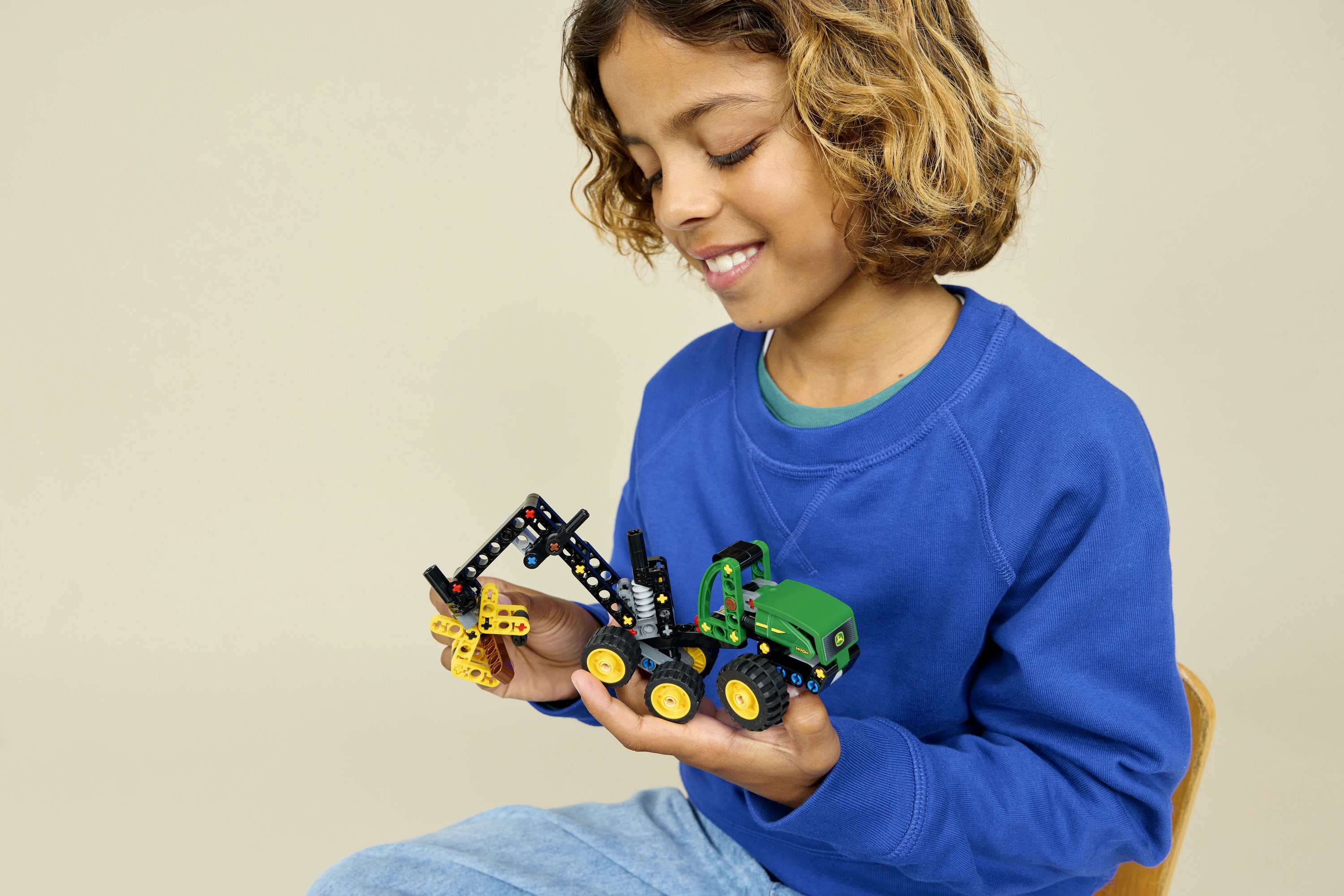 LEGO® Technic John Deere 1470H hjuldrevet hogstmaskin 42218