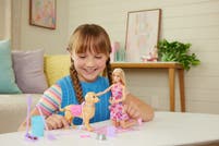Barbie Walk & Potty Pup med dukke og gående valp