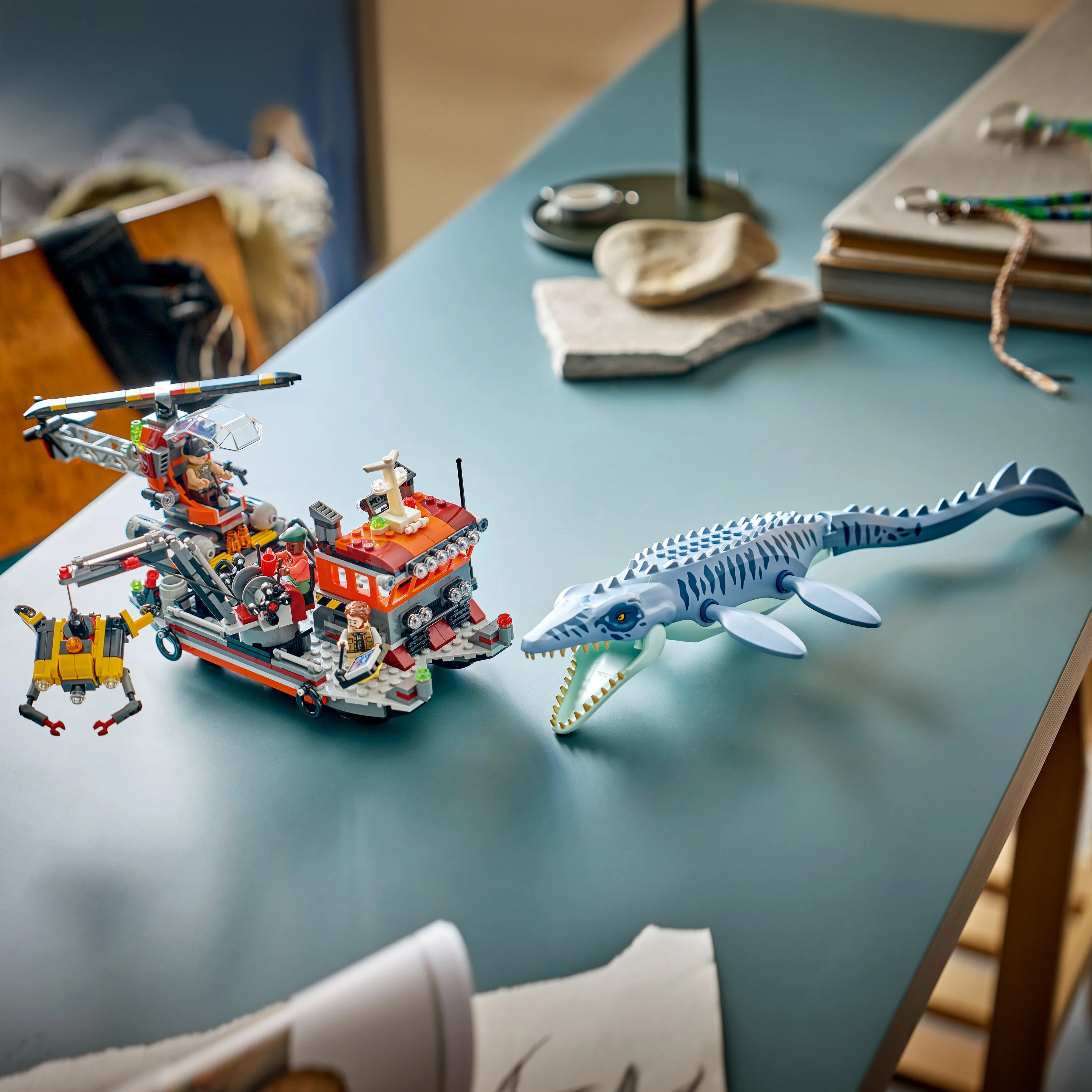 LEGO® Jurassic World Dinosaurangrep med båt og mosasaurus 77983