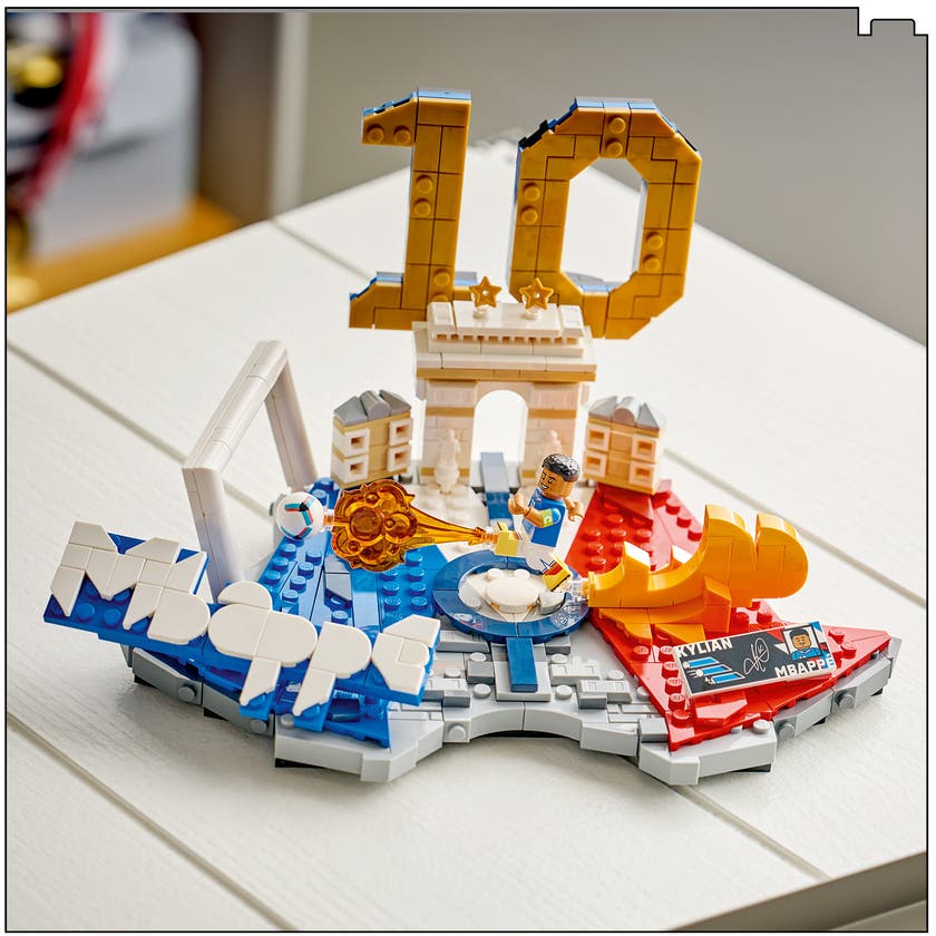 LEGO® Editions Kylian Mbappé – fotball-høydepunkter 43013