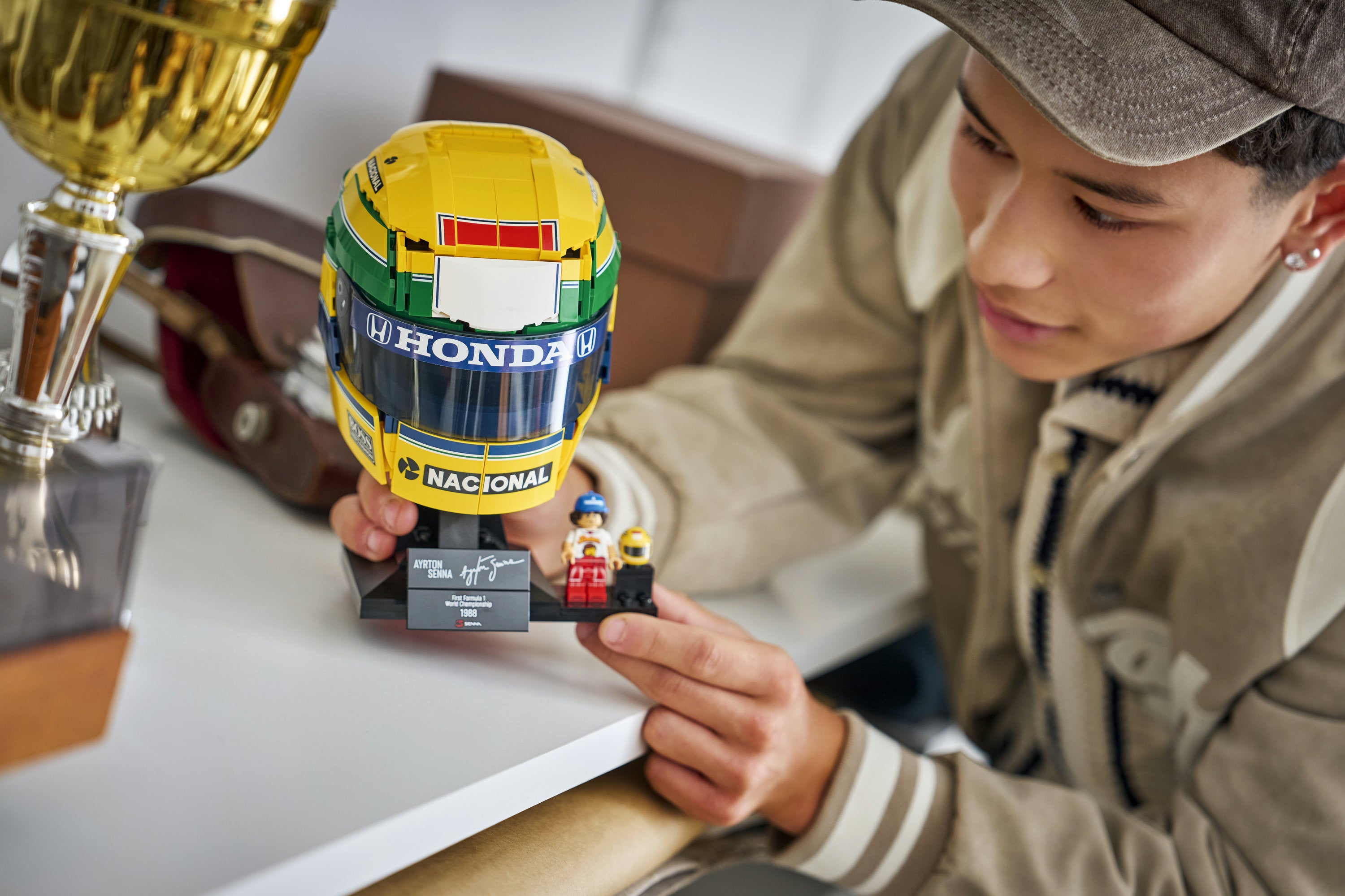 LEGO® Editions Ayrton Sennas hjelm 43024