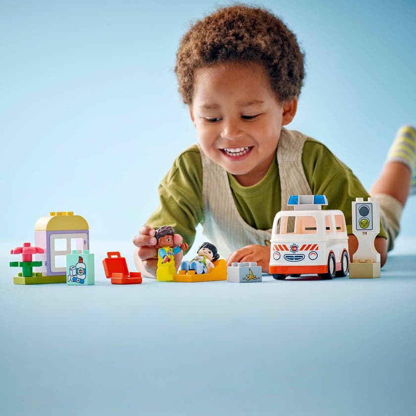 LEGO DUPLO Town 10447, Ambulanse og fører