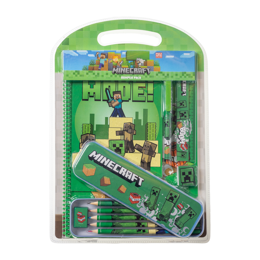 MINECRAFT, stort skrivesett med metallpenal og A4-notatbok