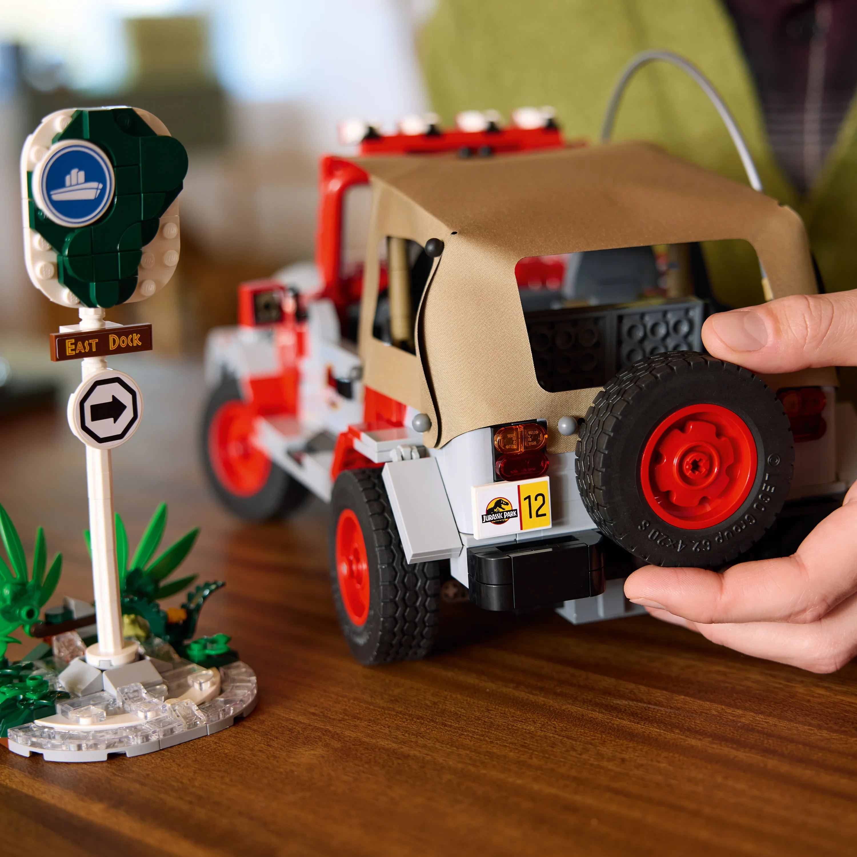 LEGO® Jurassic Park Jeep® Wrangler 77984