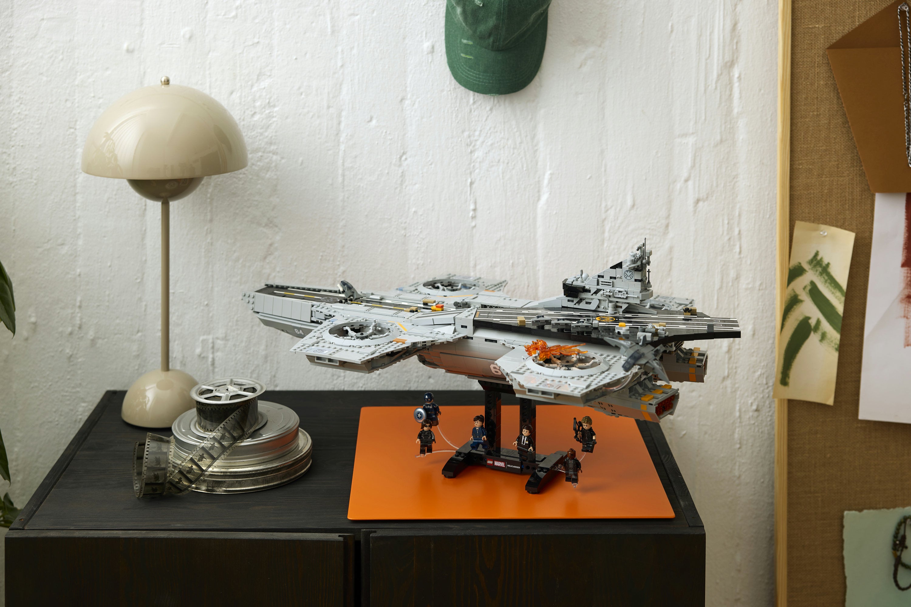 LEGO® ǀ Marvel S.H.I.E.L.D. helicarrier. Byggesett 76354