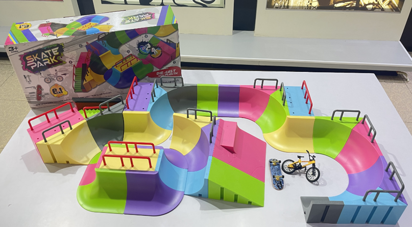 Skills Fingerboard - Skateboardrampe i klare farger