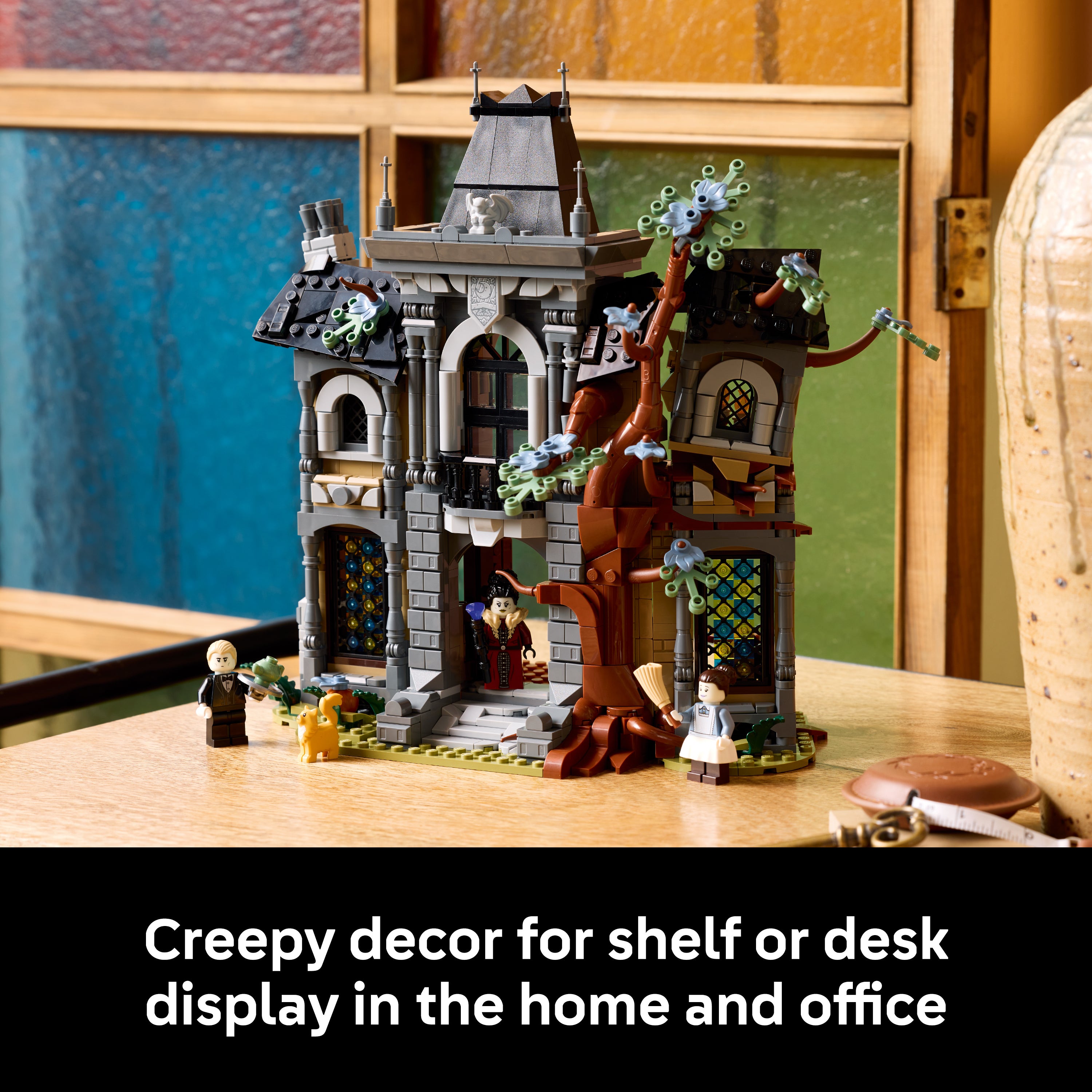 LEGO® Icons Mayor Manor 11383