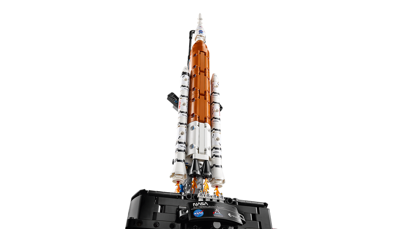 LEGO® Technic NASA Artemis SLS-rakett. Modellsett av rakett med boostere