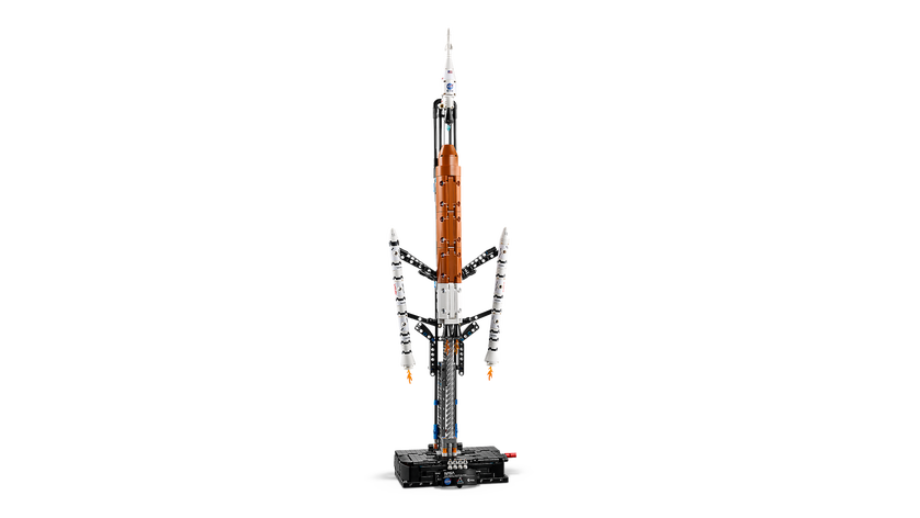 LEGO® Technic NASA Artemis SLS-rakett. Modellsett av rakett med boostere