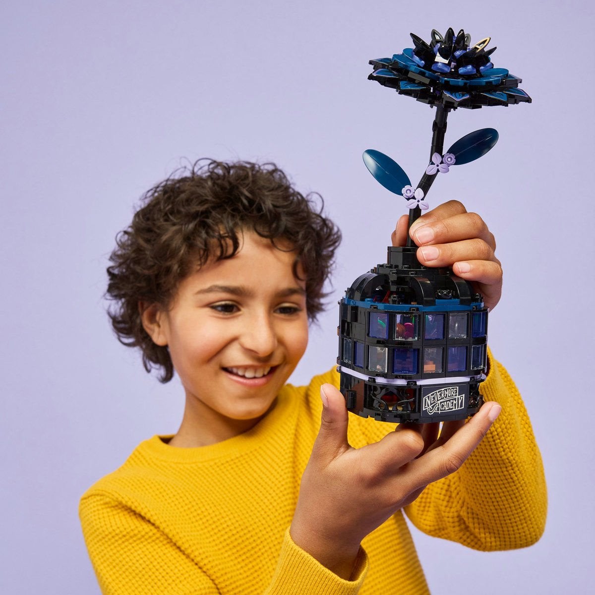 LEGO Wednesday 76784, Svart dahlia