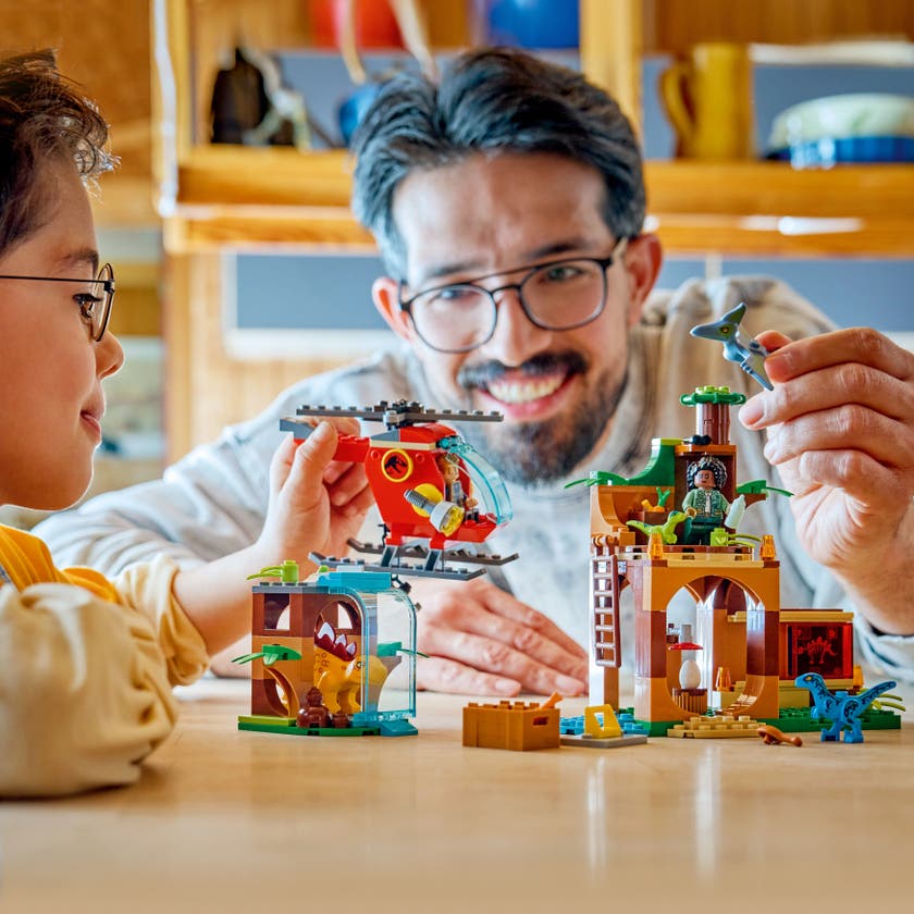 LEGO® Redning med Velociraptor, Stegosaurus og Pteranodon 77981