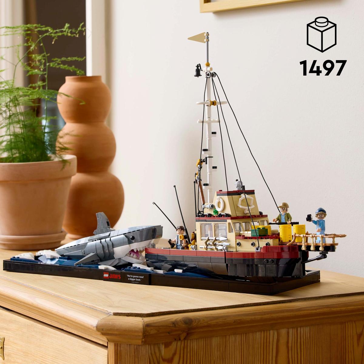 LEGO 21350, JAWS