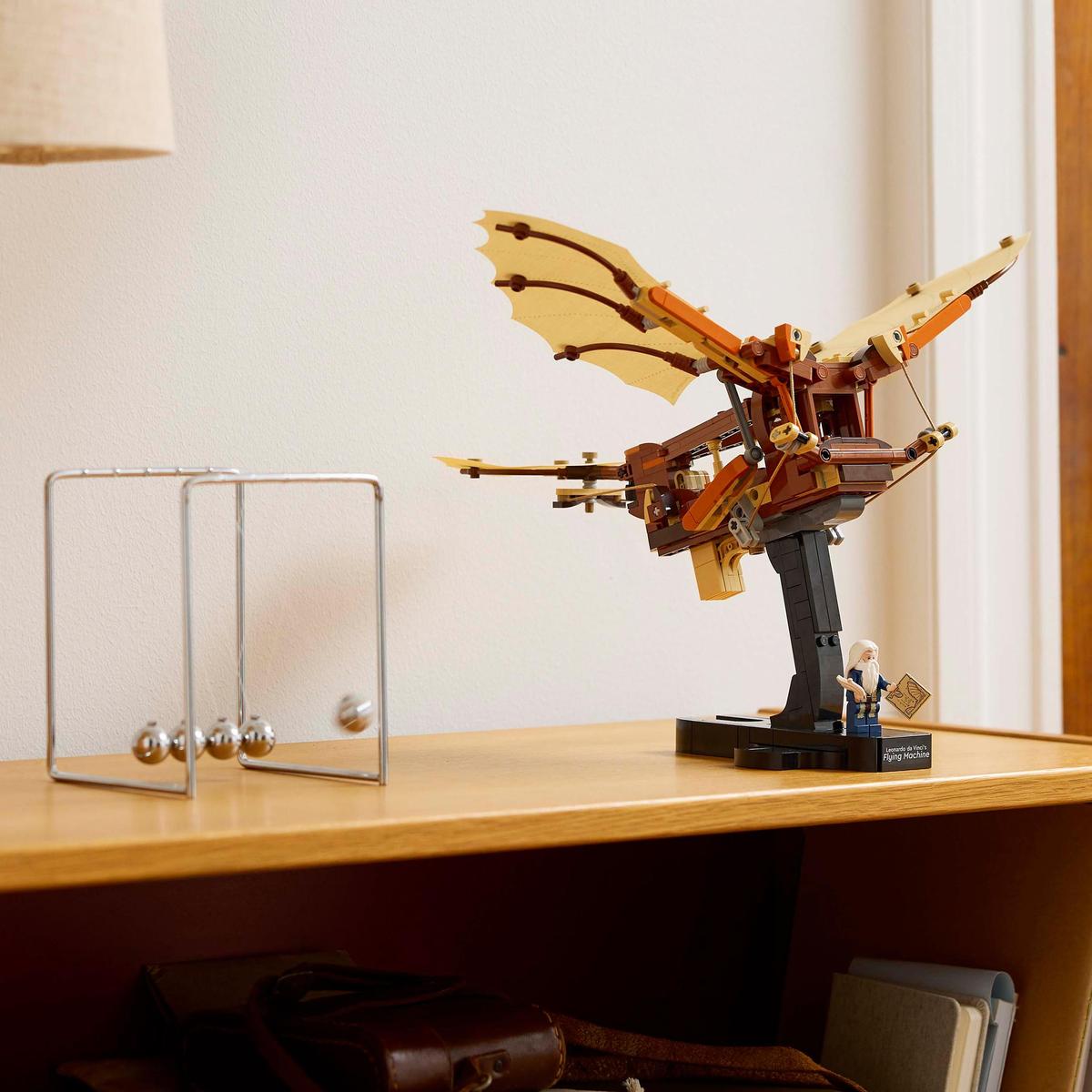 LEGO Icons 10363, Leonardo da Vincis flygemaskin