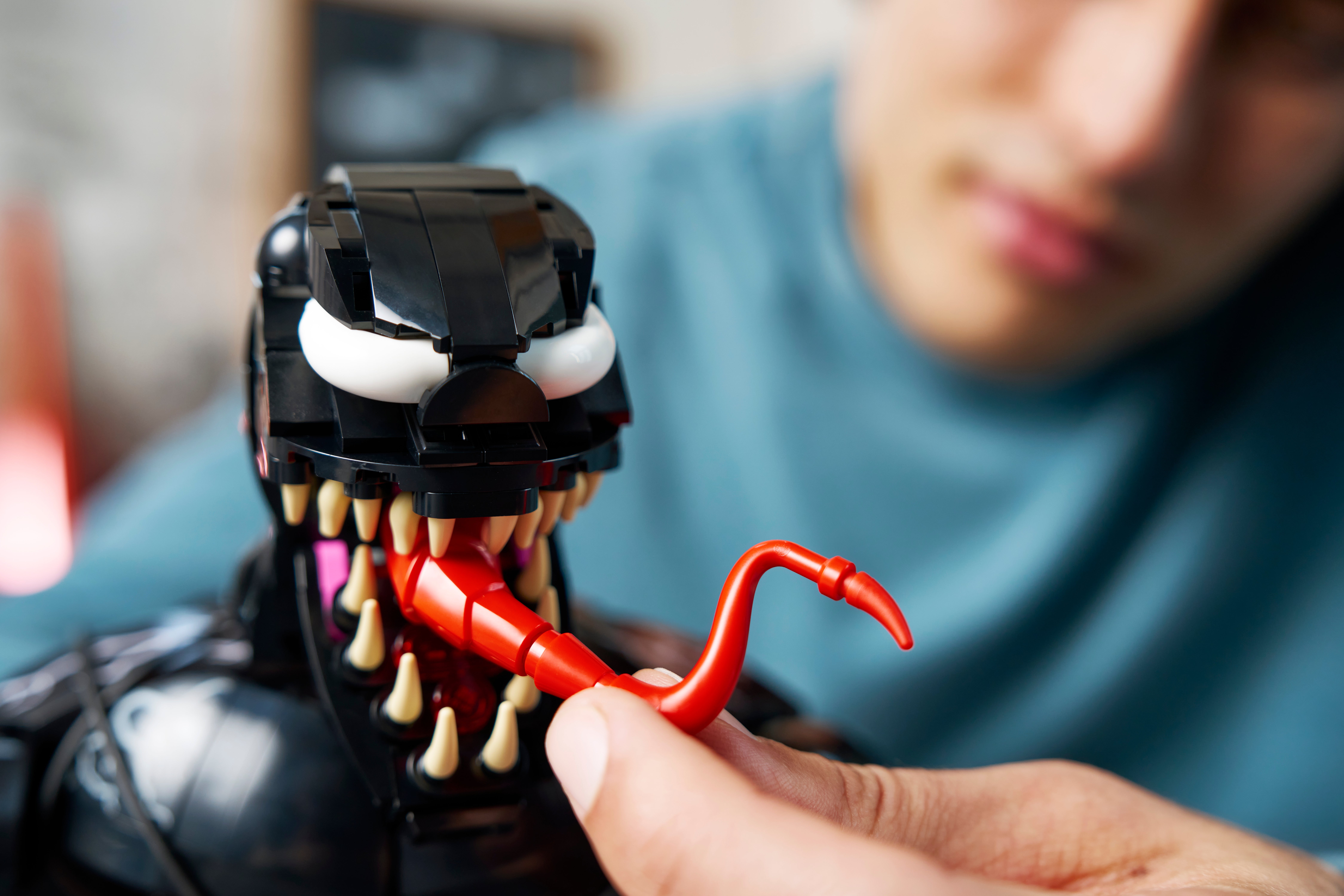 LEGO® ǀ Marvel Byste av Venom. Samlerbyggesett for voksne som kan bygges og stilles ut 76356