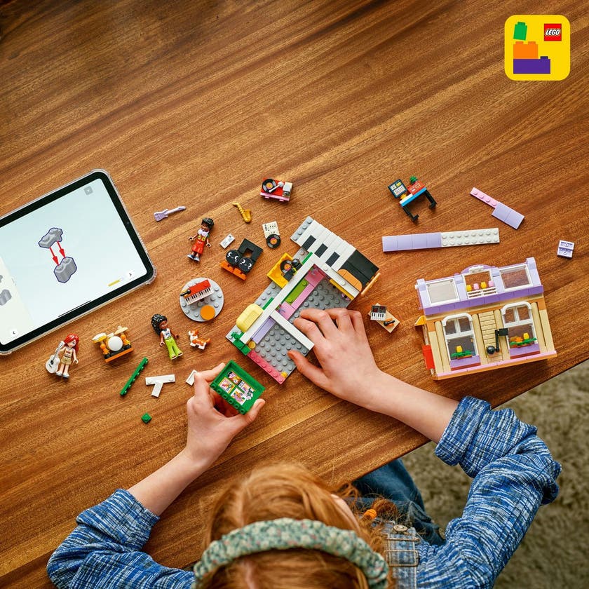 LEGO Friends 42653, Musikkbutikk & leilighet