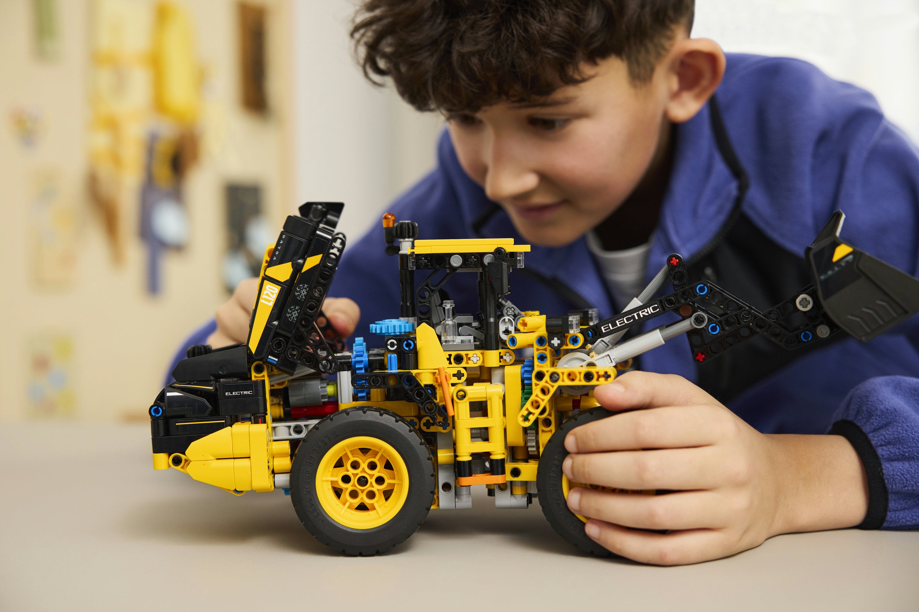 LEGO Technic 42209, Volvo L120 elektrisk hjullaster