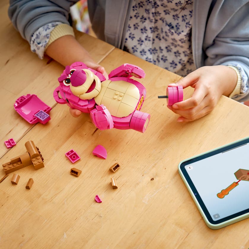 LEGO® ǀ Disney og Pixar Toy Story Kalle, byggeleke 43306