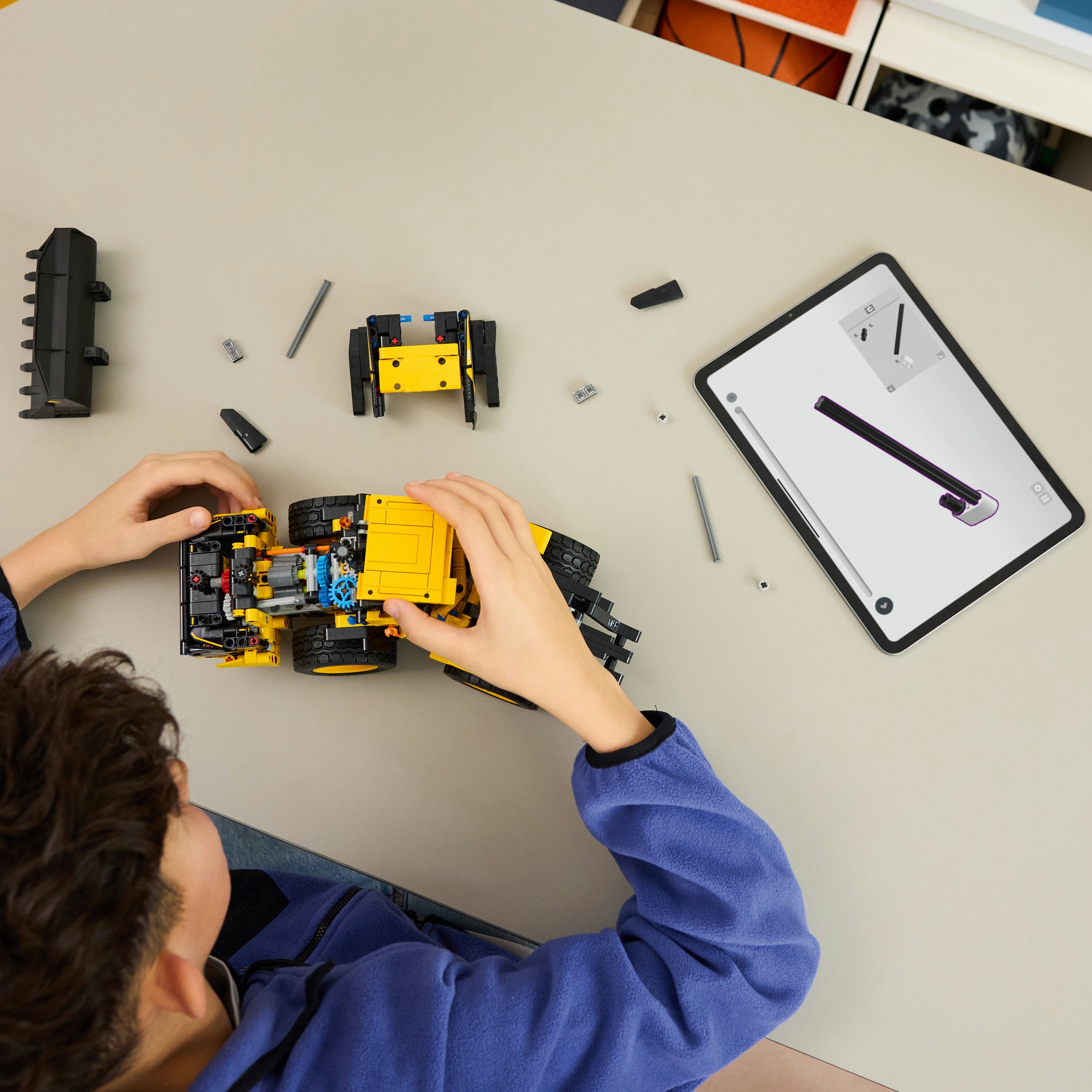 LEGO Technic 42209, Volvo L120 elektrisk hjullaster