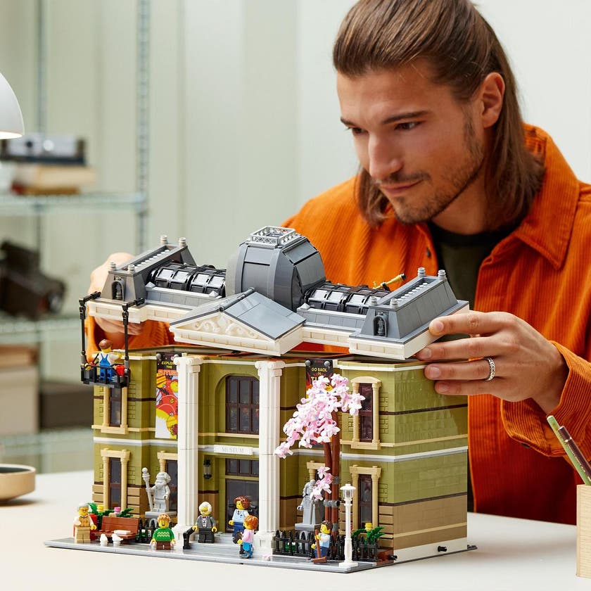LEGO 10326, Naturhistorisk museum