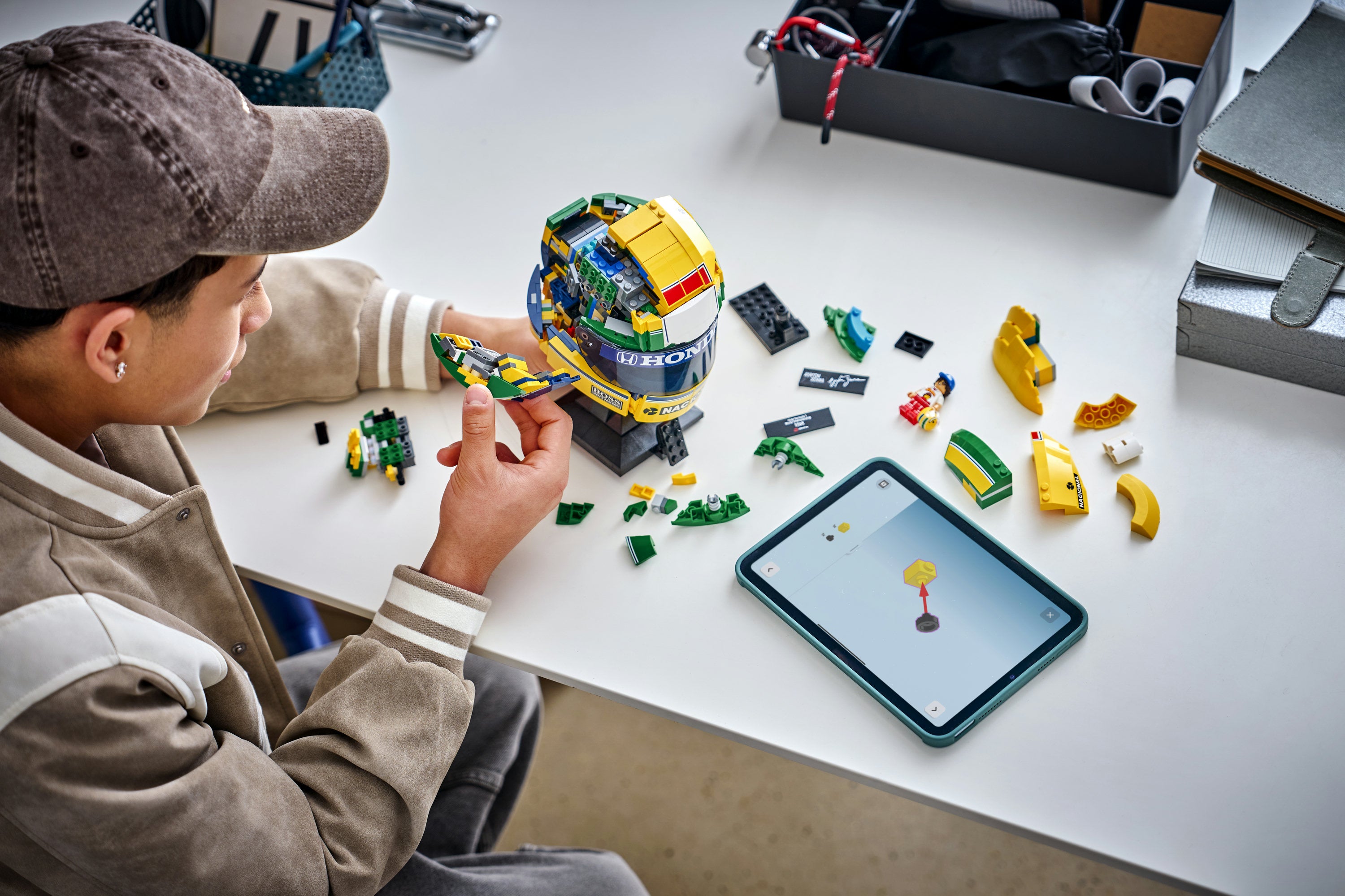 LEGO® Editions Ayrton Sennas hjelm 43024