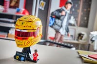 LEGO® Editions Scuderia Ferrari HP Lewis Hamilton hjelm 43022