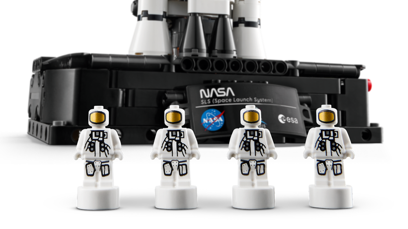 LEGO® Technic NASA Artemis SLS-rakett. Modellsett av rakett med boostere