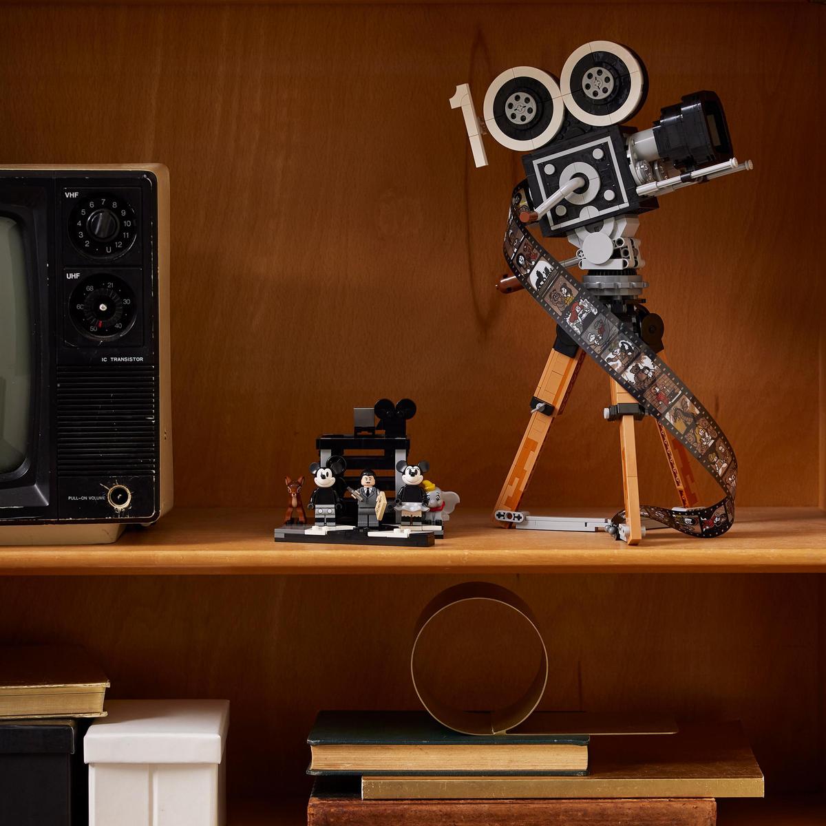 LEGO Disney 43230, Hyllest til Walt Disney – kamera