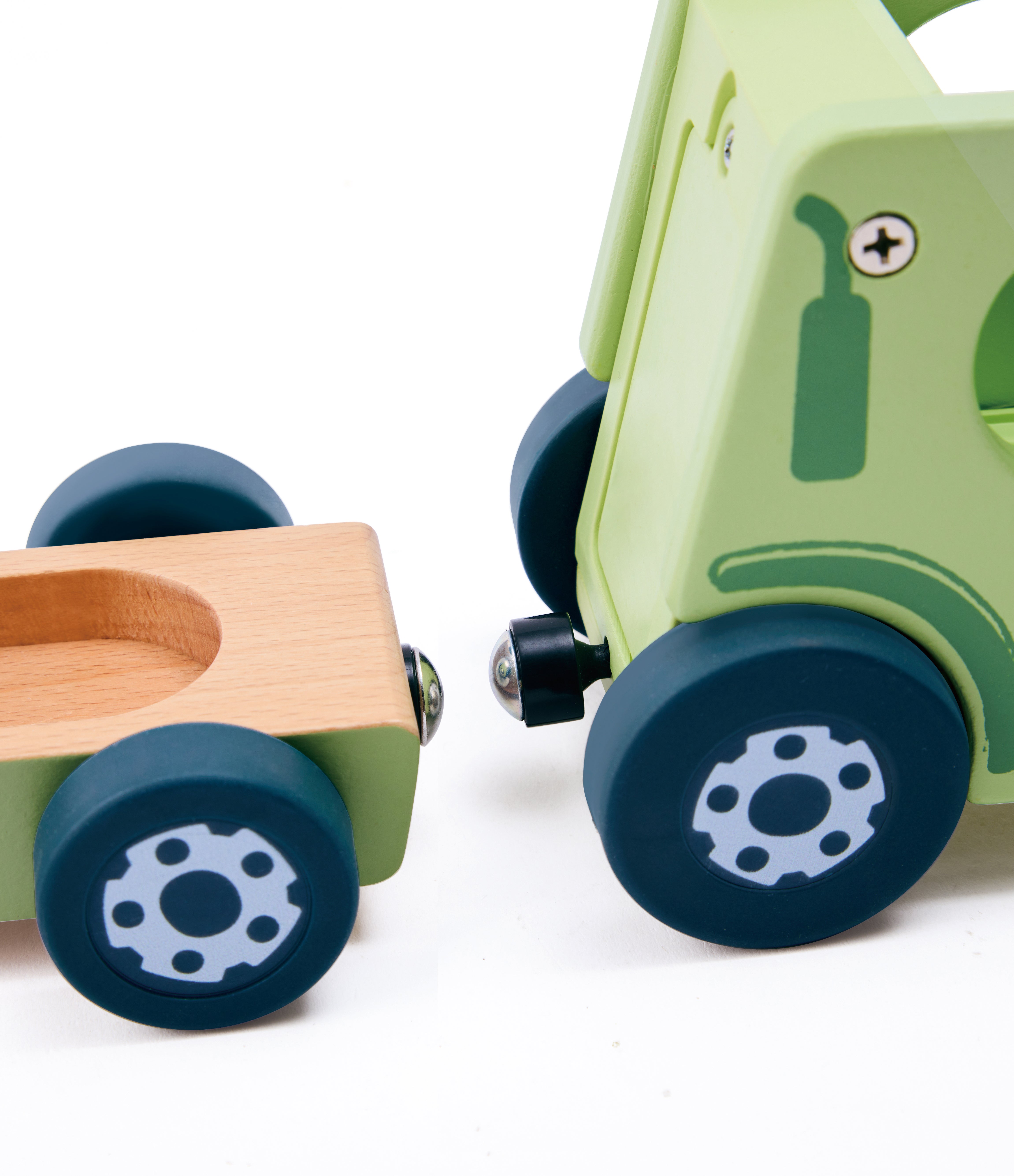 Hape The Rumbling Tractor With Sound