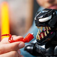 LEGO® ǀ Marvel Byste av Venom. Samlerbyggesett for voksne som kan bygges og stilles ut 76356