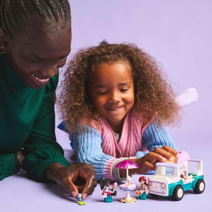 LEGO Friends 42644, Heartlake Citys glassbil