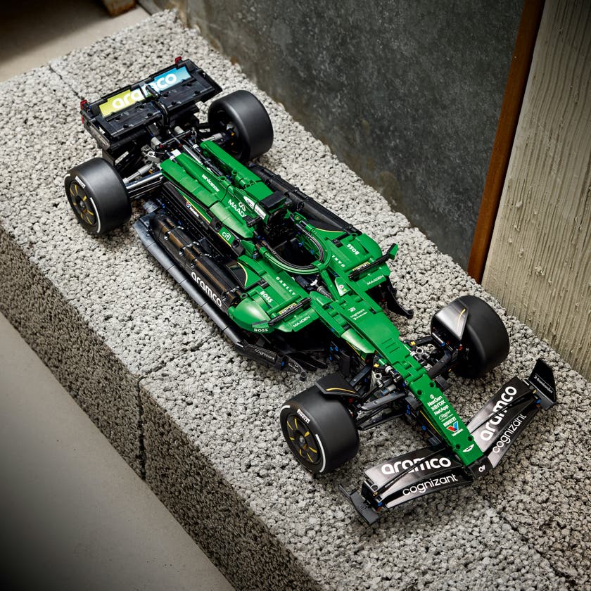 LEGO® Technic Aston Martin Aramco AMR25 F1®-bil. Byggesett for voksne fra 18 år. F1®-merch 42240