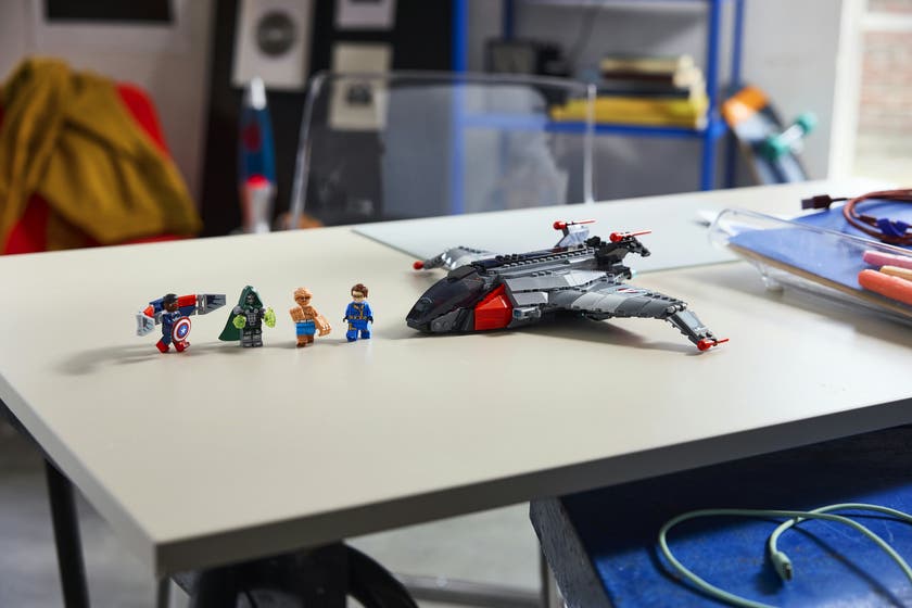 LEGO® Marvel Avengers Doomsday Quinjet 76347