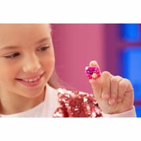 Pinky Promise, overraskelsespose