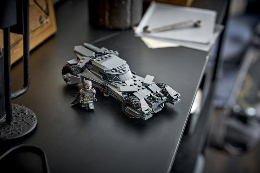 LEGO® DC Batman v Superman Batmobile 76331