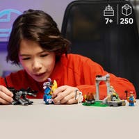 LEGO Fortnite 77075, Peely og Sparkplugs leir