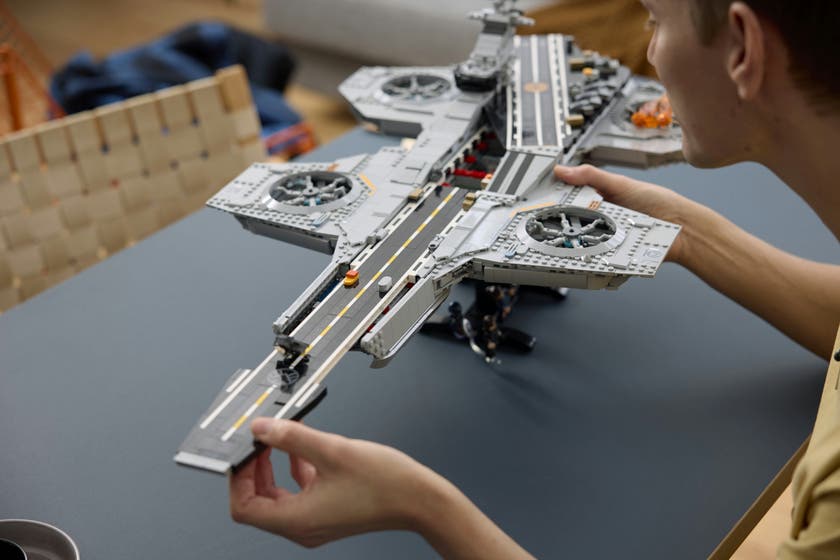 LEGO® ǀ Marvel S.H.I.E.L.D. helicarrier. Byggesett 76354