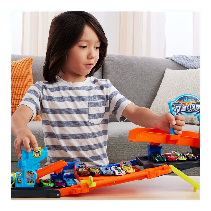Hot Wheels City Transforming Stunt Garage