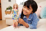 Barbie, Fashionista gul- og blåblomstret
