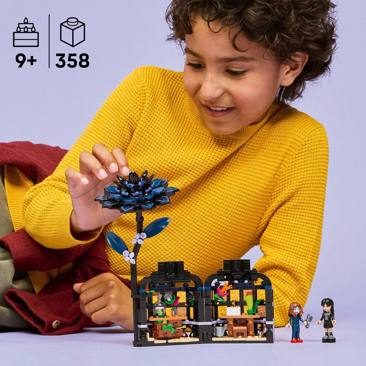 LEGO Wednesday 76784, Svart dahlia