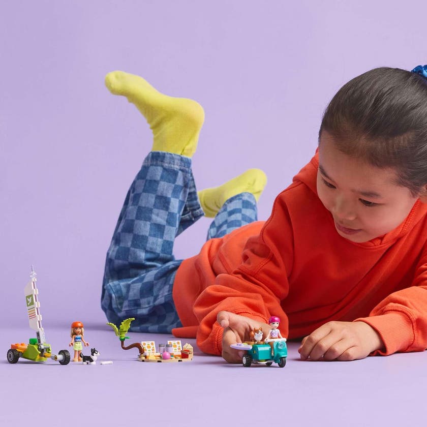 LEGO Friends 42641, Eventyr med surfhunder og vespa