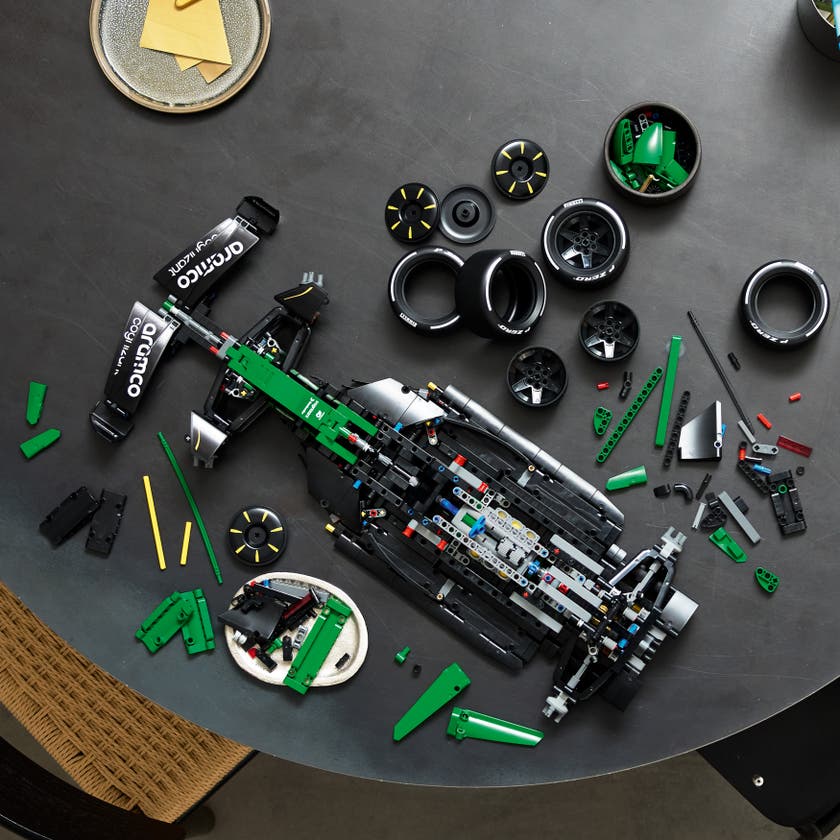 LEGO® Technic Aston Martin Aramco AMR25 F1®-bil. Byggesett for voksne fra 18 år. F1®-merch 42240