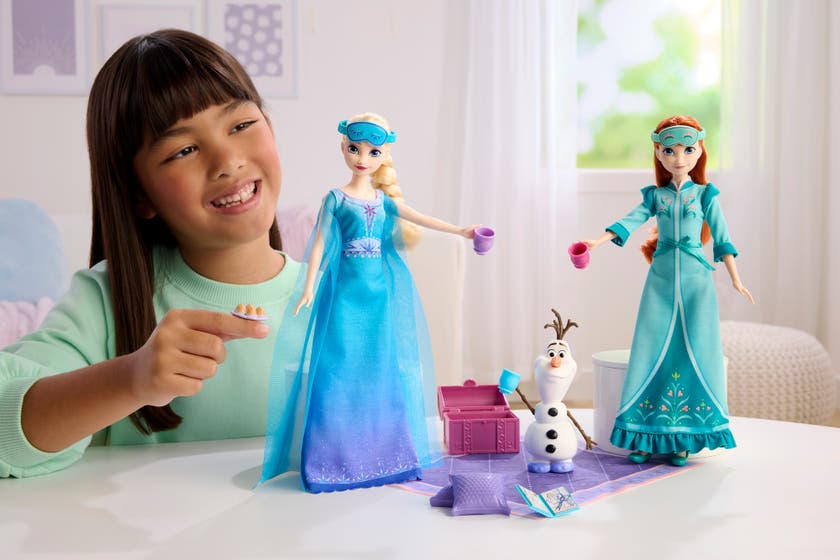 Disney Frozen Sovesett med Anna og Elsa Dukker