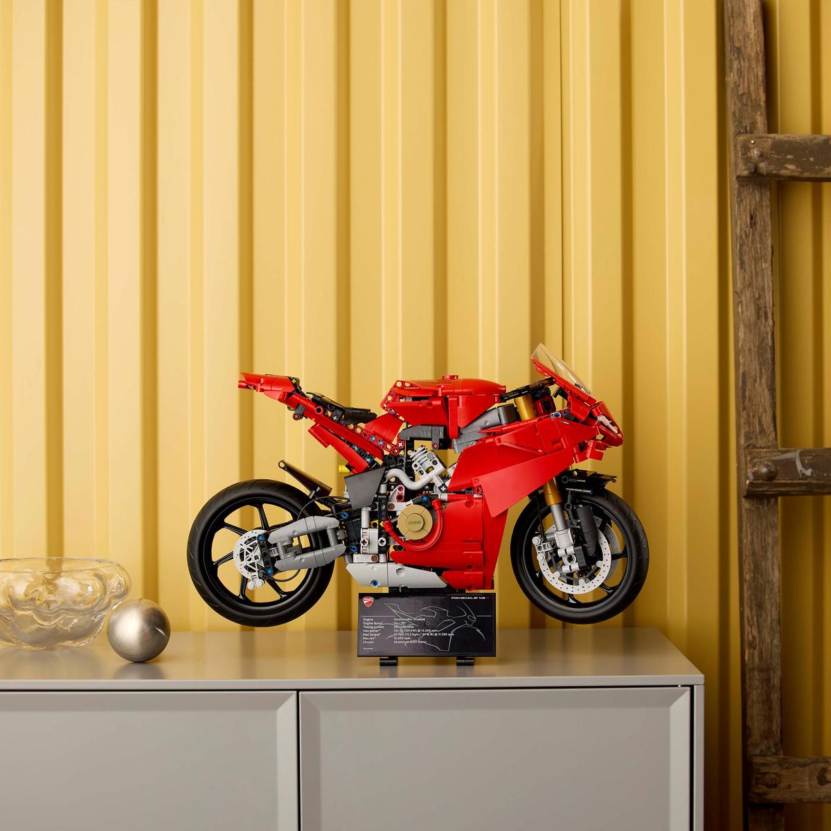 LEGO Technic 42202, Ducati Panigale V4 S motorsykkel