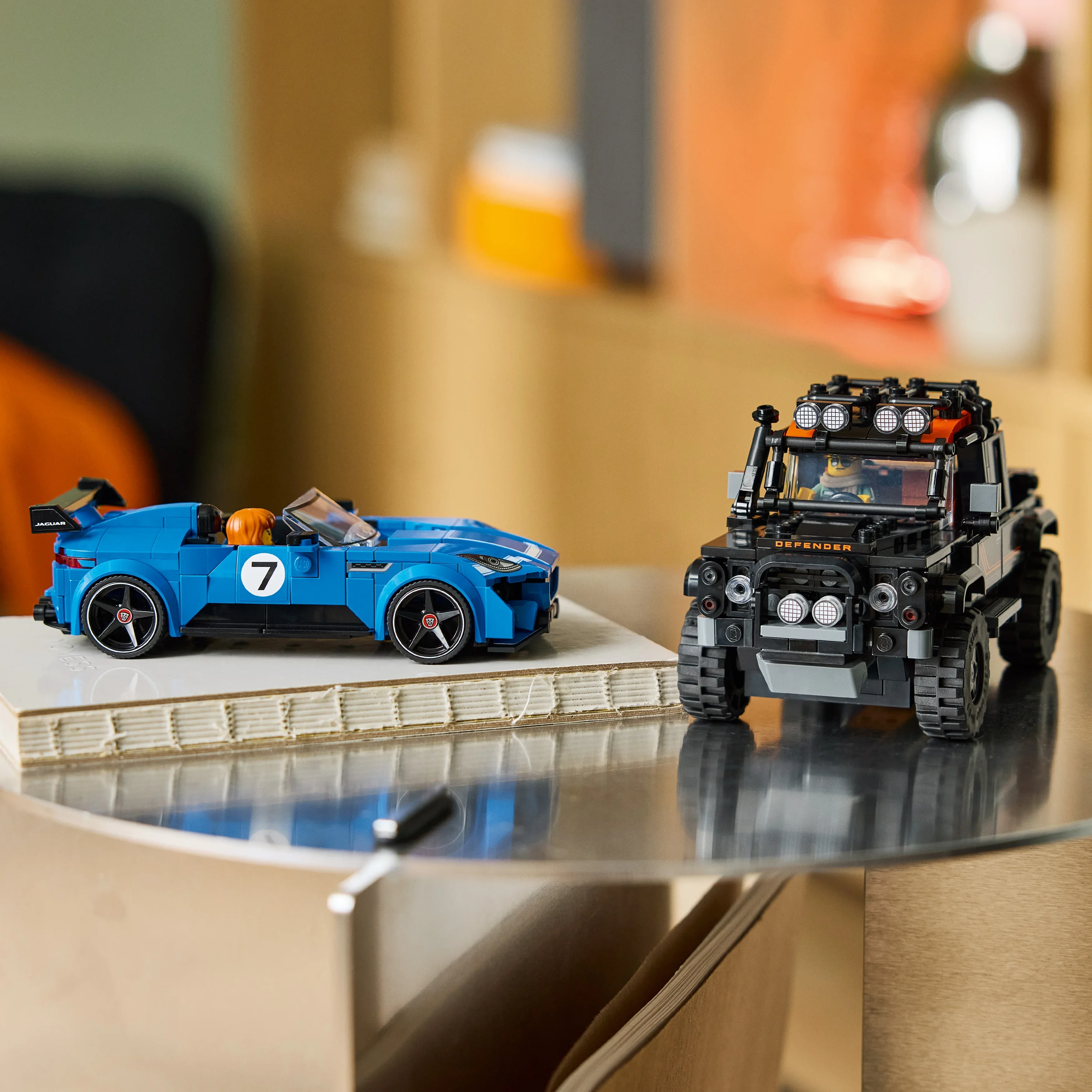 LEGO® Jaguar Project 7 og Land Rover Defender 77264